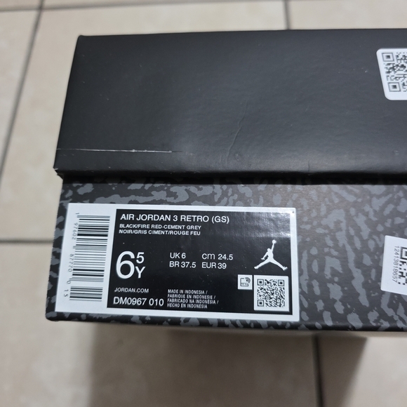 Empty Shoe Box - Picture 2 of 7